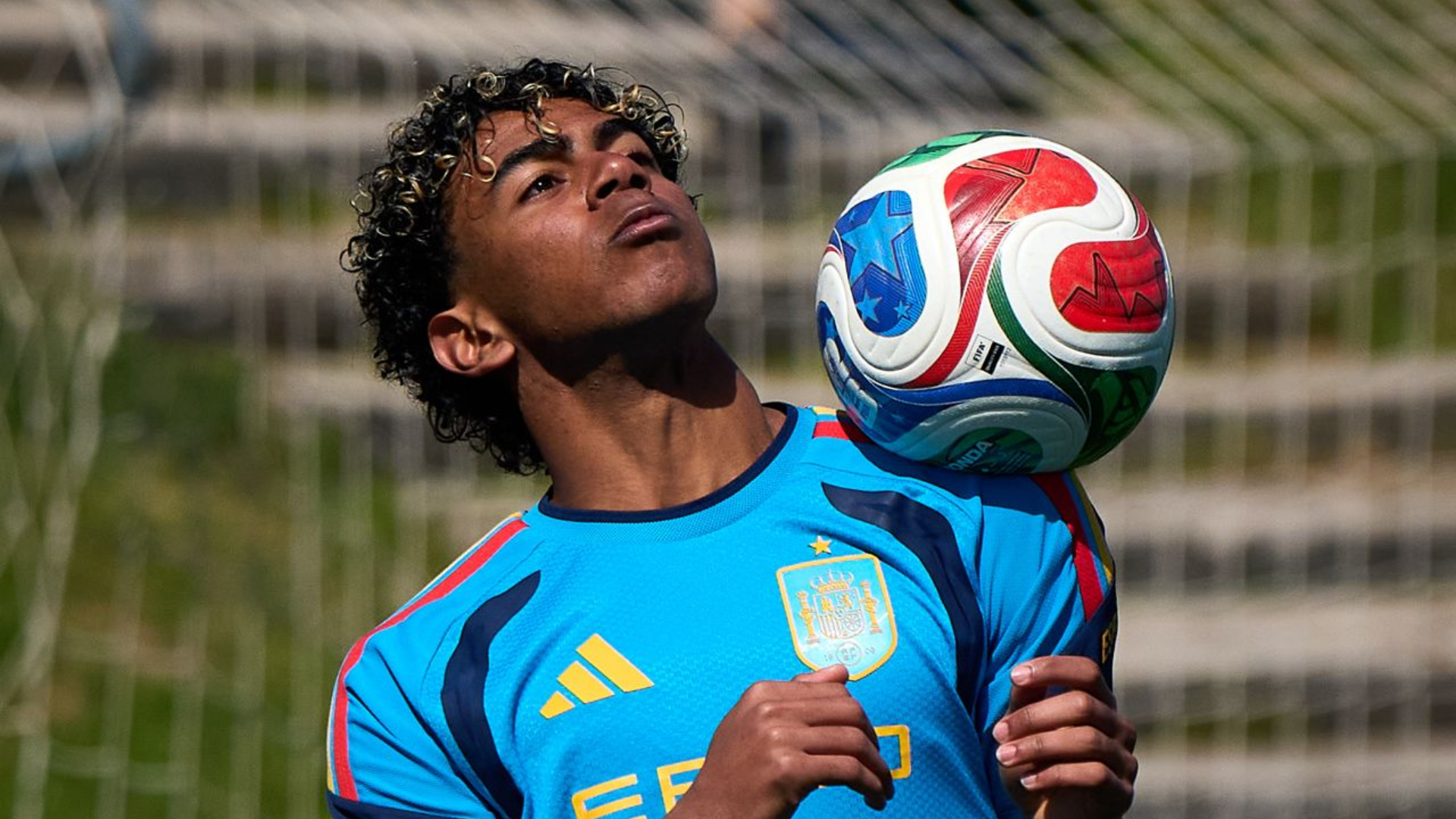 Lamine Yamal en el entrenamiento de España